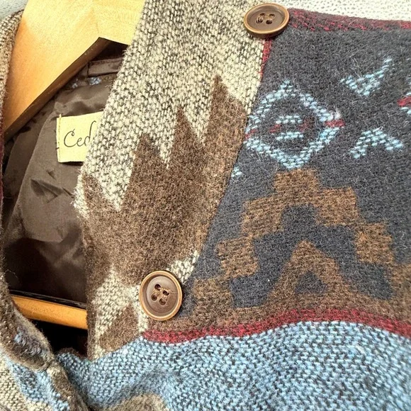 Cedar Rose Aztec Print Toggle Vest Women's Size Medium Southwestern Style - Picture 6 of 10